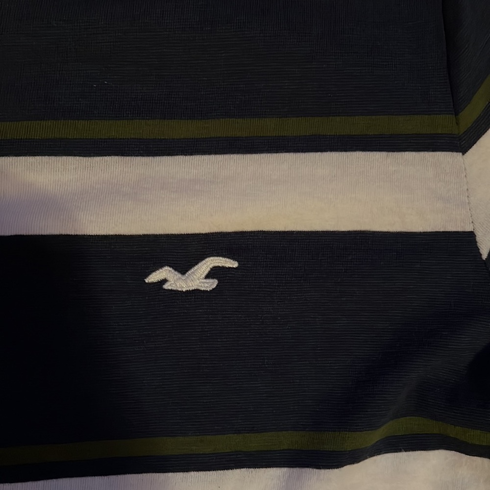 Hollister Striped V Neck Shirt. Small - Picture 3 of 4
